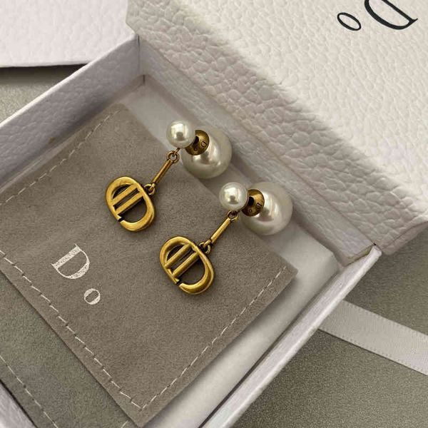 

2022 factory wholesale new big pearl earrings wear at front and back. earrings are female copper gold-plated, smearing the old trend, Golden