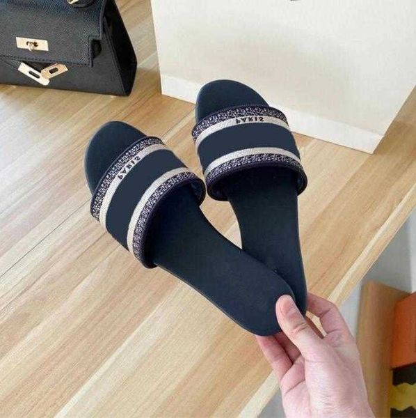 

2021 women luxury designer sandals slippers leather summer flat slipper embroidery fashion beach woman big head rainbow letters 35-42 with u, Black