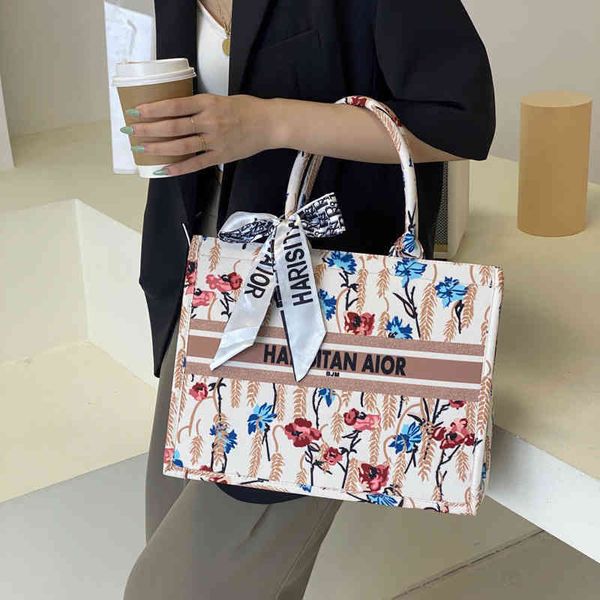 

factory outlet shop 55% off 2022 new fashion ins printed handbag large capacity women's tote messenger bag