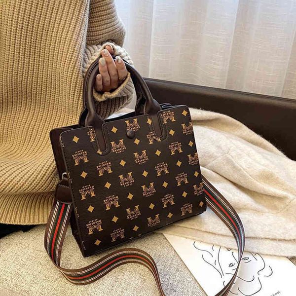 

2022 new designer handbags design minority design tote high-capacity hand advanced sense broadband messenger