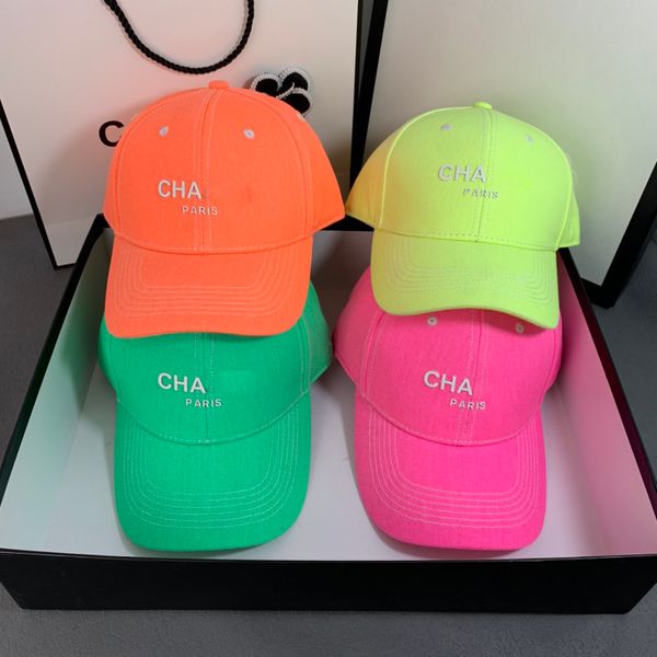 Cappellini da baseball di design Cappellini da baseball di design Casquette Candy Fluorescent Cotton Baseball Coppia Fashion Letter Street Shooting Cap MKGU