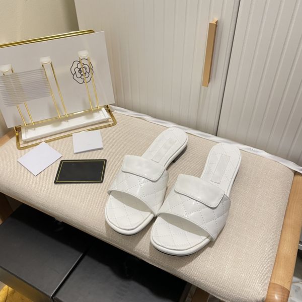 

2022 designer pearl sandals women leather lady outdoor beach shoes loafers flat slippers simple elegant ladies pearl open-toe slides lightwe, Black