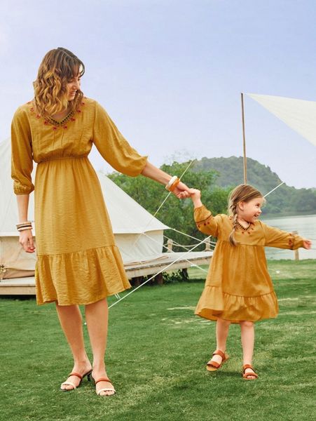 

1pc floral & geo embroidery ruffle hem dress r1gw#, Black;gray