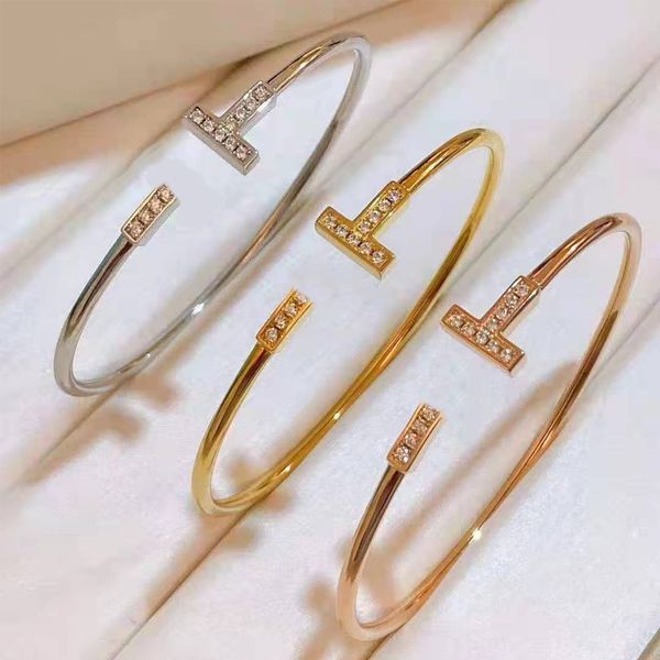 Coppia europea American Double T Women in acciaio inossidabile femmina Female Bracciale Gold Rose Gold Tide