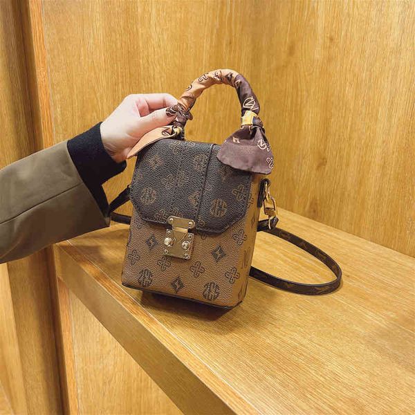 

factory direct 65% off 2022 geometric printing fashion color matching small square single shoulder messenger bag hand buckle women's ba