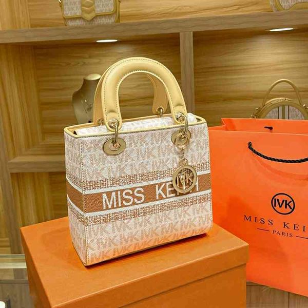 

female new hong 2021 kong purchasing leather retro high appearance personalized temperament diana one shoulder messenger
