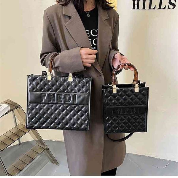 

high texture lingge portable tote women's winter fashion trend versatile messenger design purses online