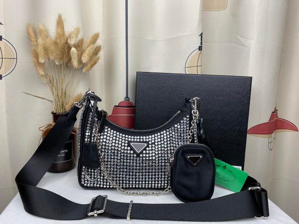 Saco de perfuração de miçangas Corrente de lasca de náilon vintage Bolsa hobo nas axilas Sacos de peito Pacote de designer clássico Marca de luxo feminina Bolsas de ombro crossbody Venda imperdível