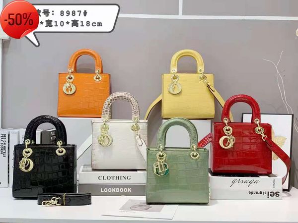 

the factory directly new feeling foreign style women's bag 2022 new version stone texture msenger fashion diana bag fashion