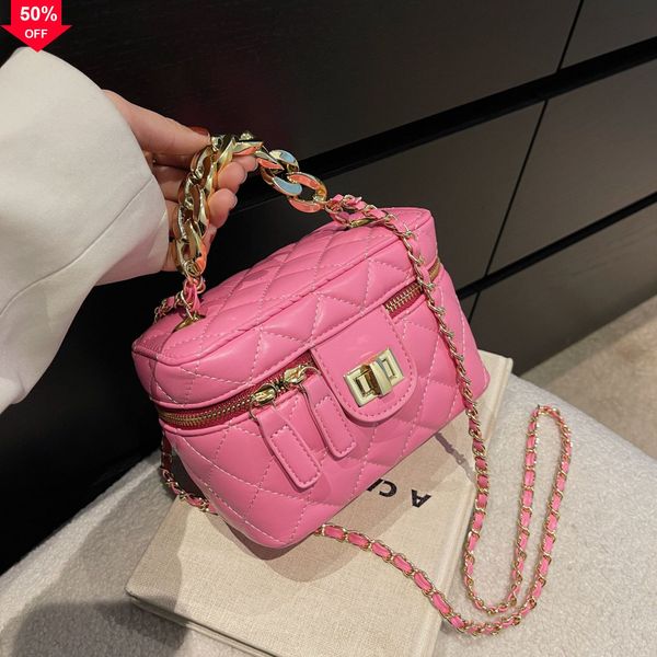 

2022 new embroidered thread single net red tide handbag fashion simple msenger chain small square fashionable retro women's totes shoul