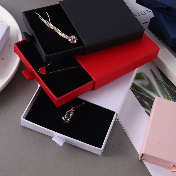 Caixas de papelão de presente de joalheria Kraft para colar de colar de anel Brincho de joias femininas Presentes de jóias embalagem com esponja dentro