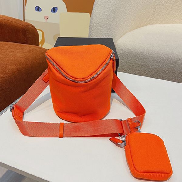 Sacos de caçamba de lona de alta qualidade Triângulo Bolsas de ombro de grande capacidade P Bolsas de ombro P Bolsa de bolsa Correia algodão e linho Bolsa de maquiagem à beira -mar