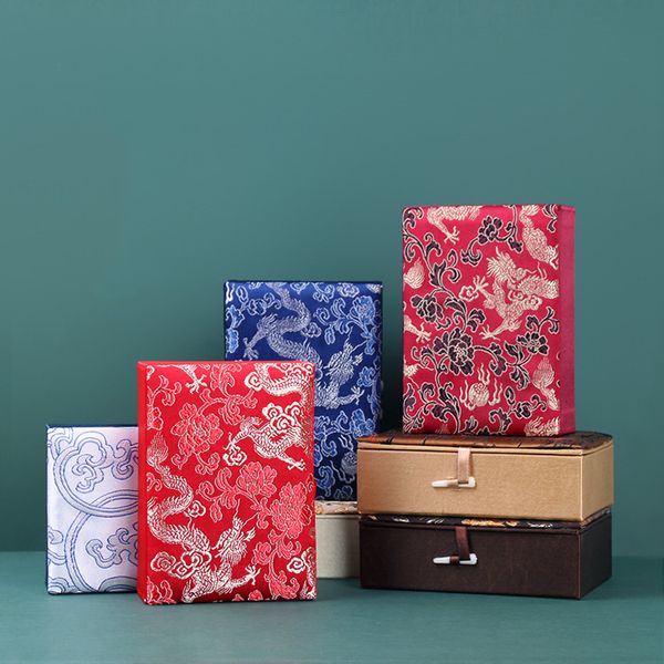 4pcs Роскошная китайская шелковая парласная коробка украшения прямоугольник, наполненная хлопковым галстуком подарки, коробки для подарков