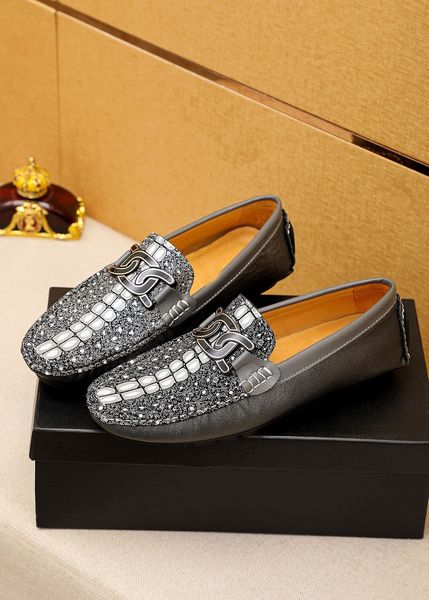 Luxo Marca Mens Locais Dress Sapatos Deslize em Casual Gommino Dirigindo Embossing Calcanhar Flat Shot Shoe Tele 38-44