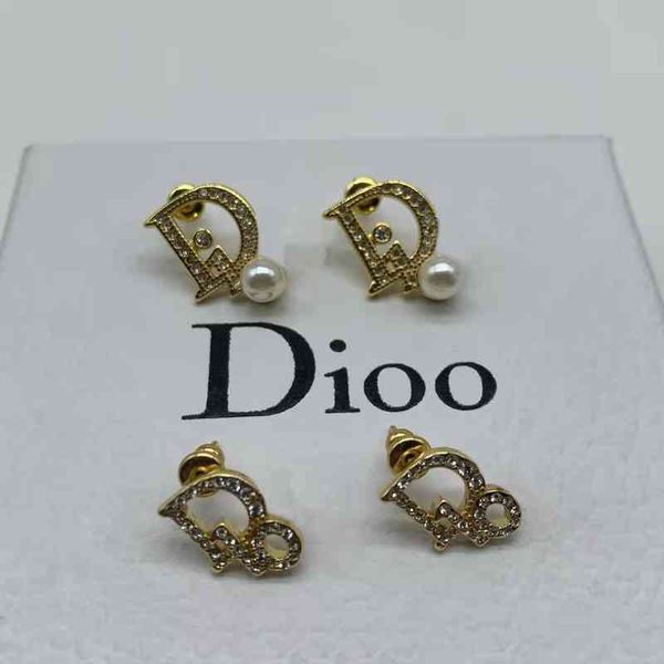 

d di family new letter diamond women's simple texture red same 2022 luxury brand fashion design versatile ladies jewelry stud earrings, Golden;silver