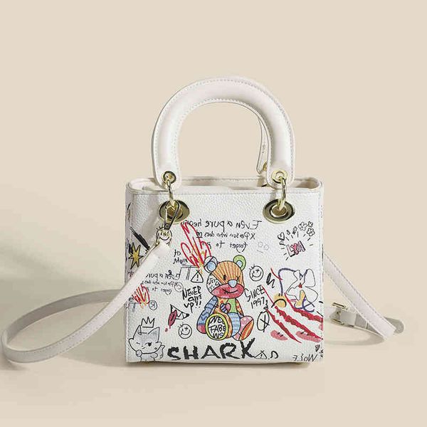 

2022 new female messenger graffiti hand letter small square bag simple diana bag fashion luxury designer
