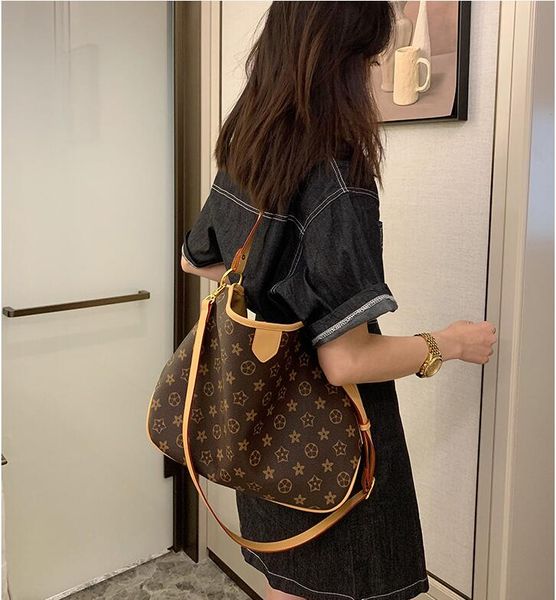 

leisure women handbags large capacity shopping bag simple ladies leather handbag rivet totes sheepskin stitching shoulder bags