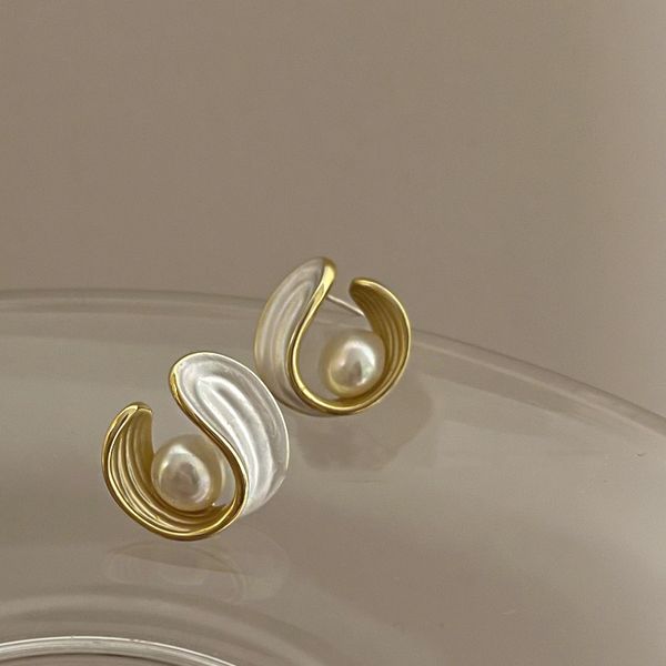 

new fashion enamel pearl earrings female minority design temperament light luxury geometric earrings, Golden;silver