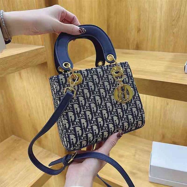 

handbag french texture light luxury brand bag women's 2022 fashion d family single shoulder messenger portable princess, Black;red