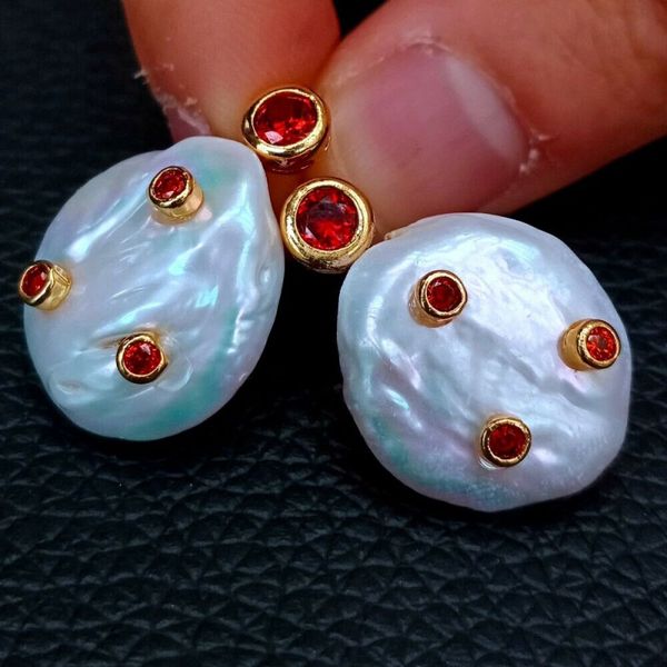 

freshwater cultured white coin pearl cz paved ear studs, Silver