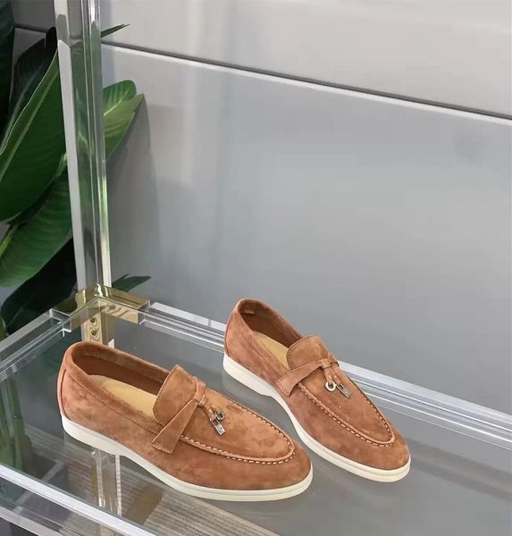 Supotos de gestão de gestões de vestido de vestido Sapatos de luxo de verão Charms de verão andando mocassins camurça calfskin calcanhar plana amêndoa dos dedos eu35-46 com sapatos casuais de sapatos de caixa sapatos de casamento