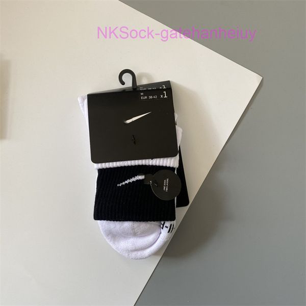 

men classic fashion socks hook brand color stitched men's women's long tube sports training sock street couple middle tubes luxury, Black