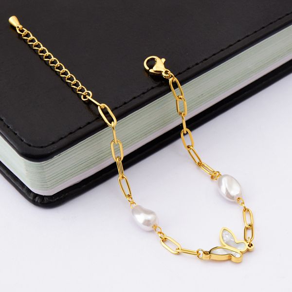 Braccialetto di perle bianche con ciondolo a forma di farfalla dal design classico per regalo da donna