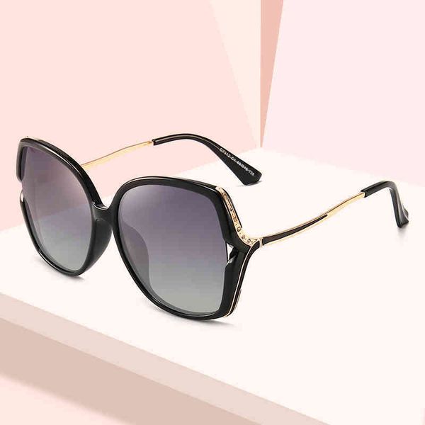 

sunglasses 2022 tiktok, the same sunglasses, lady's elegant frame, gradual polarized light, street po., White;black