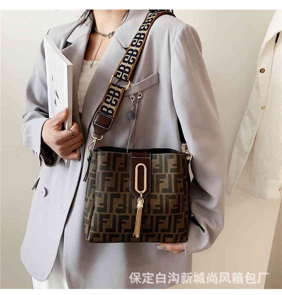 

2022 luxury bags old flower women's simple diagonal bucket large capacity handbag