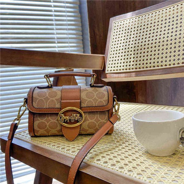 

2022 new fashion all-match ladies mini handbag spring summer 2022 women's bag is fashionable it's a embroidered thread chain mseng
