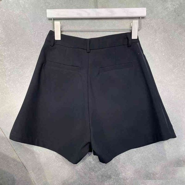 Frühling und Sommer neue plissierte High Waist Shorts Damen Baumwollmischung Twill Temperament vielseitige Knopfhose mit weitem Bein