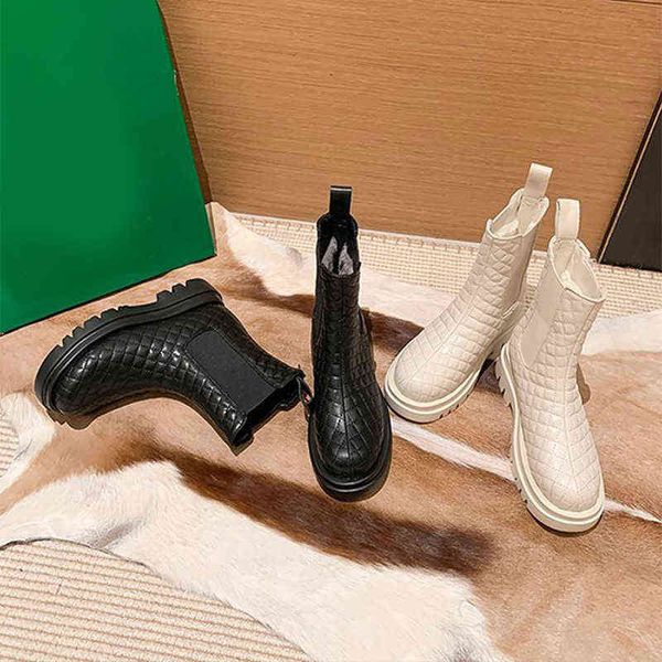 

warm plush women boots 2021 new designed diamond grain plaid classical back zipper round toe thick heel fashion ladies 220711, Black