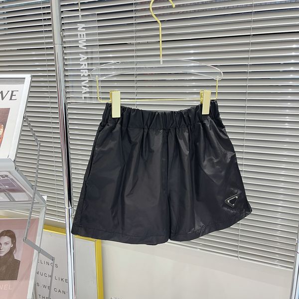 Frauen -Shorts SS USA Womens Casual Classic Strandhosen Designer Kurzes Hosen invertiertes Dreieck Metall Stickerei Design importiert Nylon wasserdichtes Material