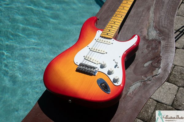 

st st57-65 limited edition 1957 reissue - cherry burst electric guitar