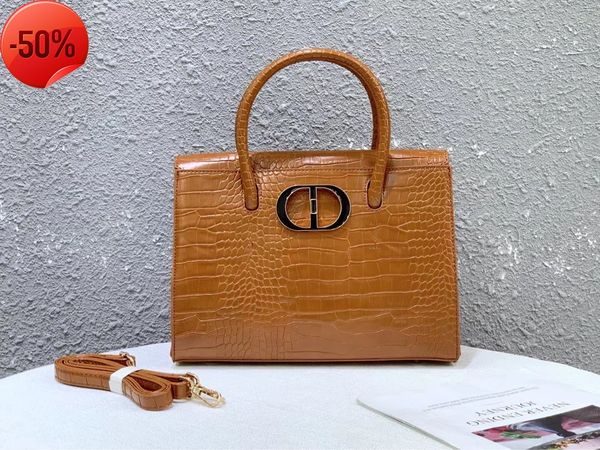 

fashion luxury designerbags women's 2022 new handbag crocodile diana commuter bag