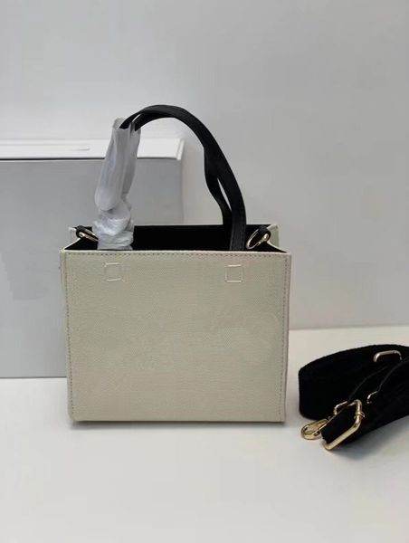 

2022 ladies hand-held canvas letter tote shopping bag simple and fashionable