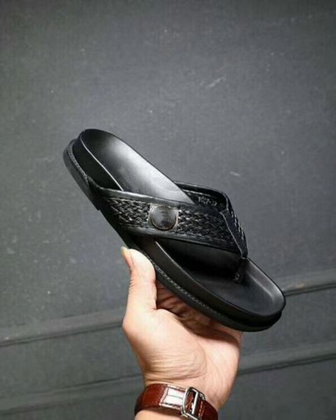 

luxury slippers 2022 summer men breathable beach flip-flops massage sandals comfortable fashion male outdoor casual shoes footwear 38-46, Black