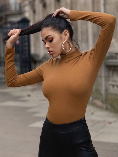 

mock neck solid form fitted tee w83s#, White