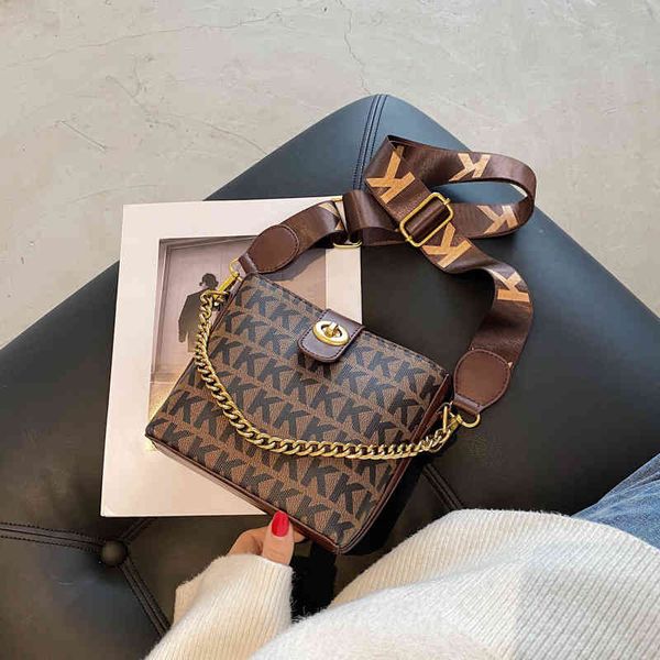 

2022 new summer small fashion wide shoulder designer luxury leather bag female classic retro handbag