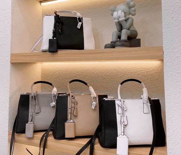 

women's designer bag leather design shopping bag with built-in compartment classic fashion luxury handbag