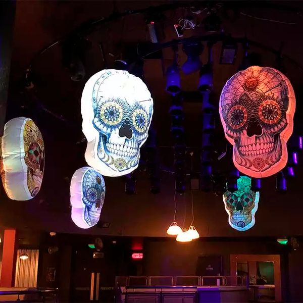 Pendurado Halloween decoração gigante inflável cabeças de crânio balão com luz LED para exibição de festa