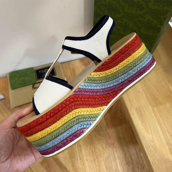 Classic Ladies New Sandali di paglia Sandali con zeppa Designer Open Toe Arcobaleno intrecciato Tacchi alti Gomma antiscivolo Scarpe casual fatte a mano 35-41