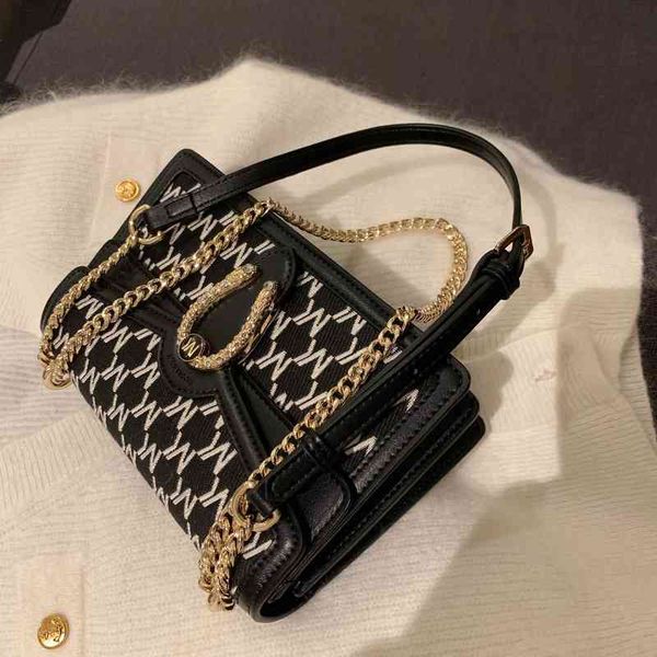 

charm chain summer women's portable new small square messenger bag fashion brands popular ladies shoulder handbags celebrity shopping l