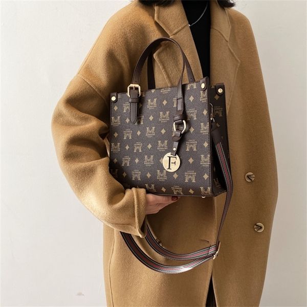 

female autumn new fashion high-capacity tote versatile broadband single messenger ille design purses online