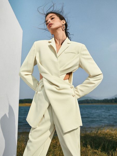 

notched collar twist front buttoned detail blazer 19ox#, White