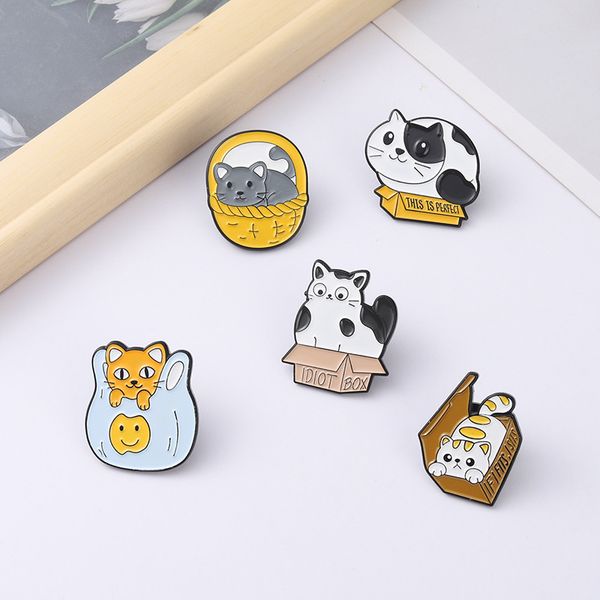 

creative cartoon animal brooches cute cat series modeling accessories badges painted alloy korean jewelry, Gray
