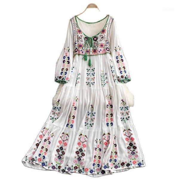 Lässige Kleider Boho Blumen bestickt Langarm weißes Kleid Frauen V-Ausschnitt Quaste Maxi Chic Stil Tunika Vestido