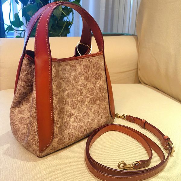 

designer bags 2022 new female hadley 21 small vegetable basket half moon