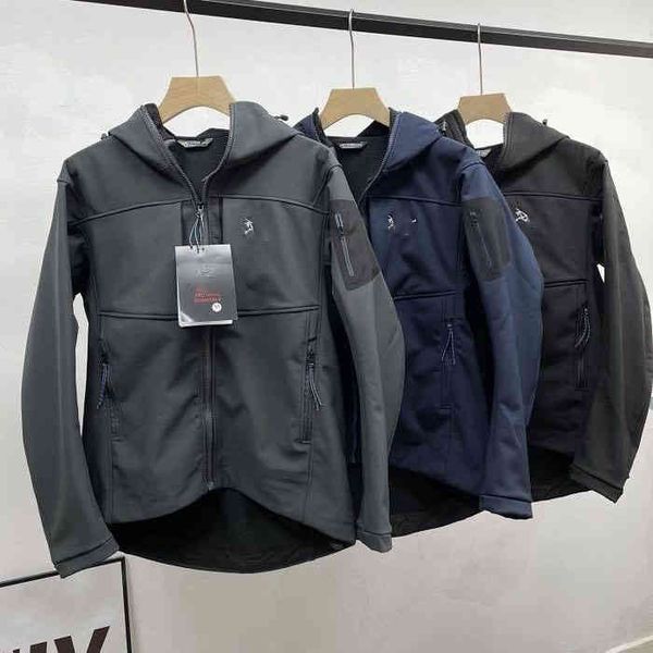 

autumn winter new soft shell jacket outdoor warm windproof waterproof belt velvet full pressure rubber hooded sweater jackets men, Black;brown