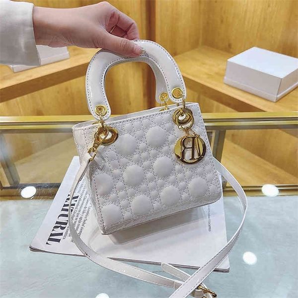 

68% off new fashion korean car sewing lingge hand-held painted women's one shoulder oblique span small square bag